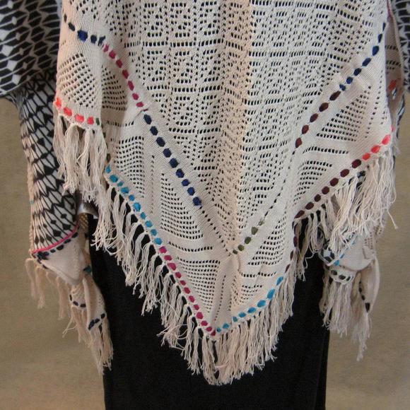 NWT Anthropologie Shawl Wrap Scarf Fringed Boho Accessories Bohemian Hippie Gift - Picture 3 of 8